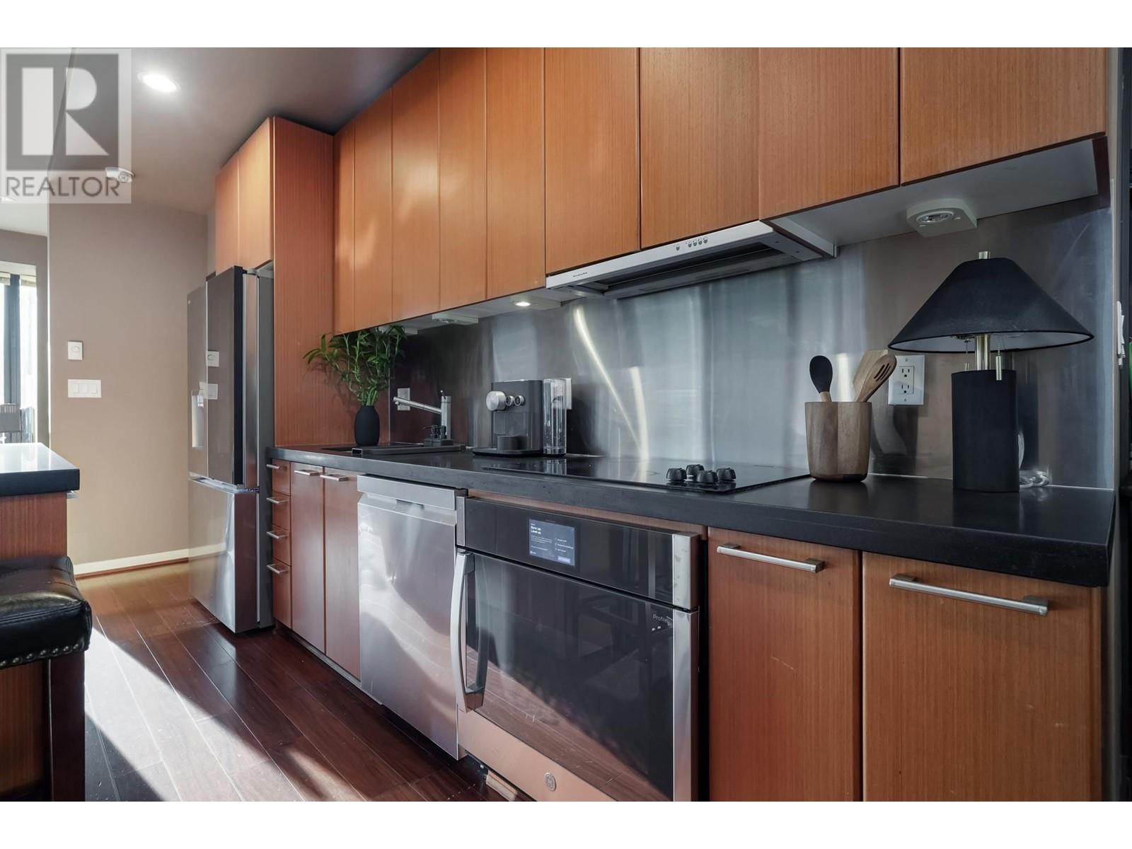 Listing Picture 9 of 23 : 809 1333 W GEORGIA STREET, Vancouver / 溫哥華 - 魯藝地產 Yvonne Lu Group - MLS Medallion Club Member