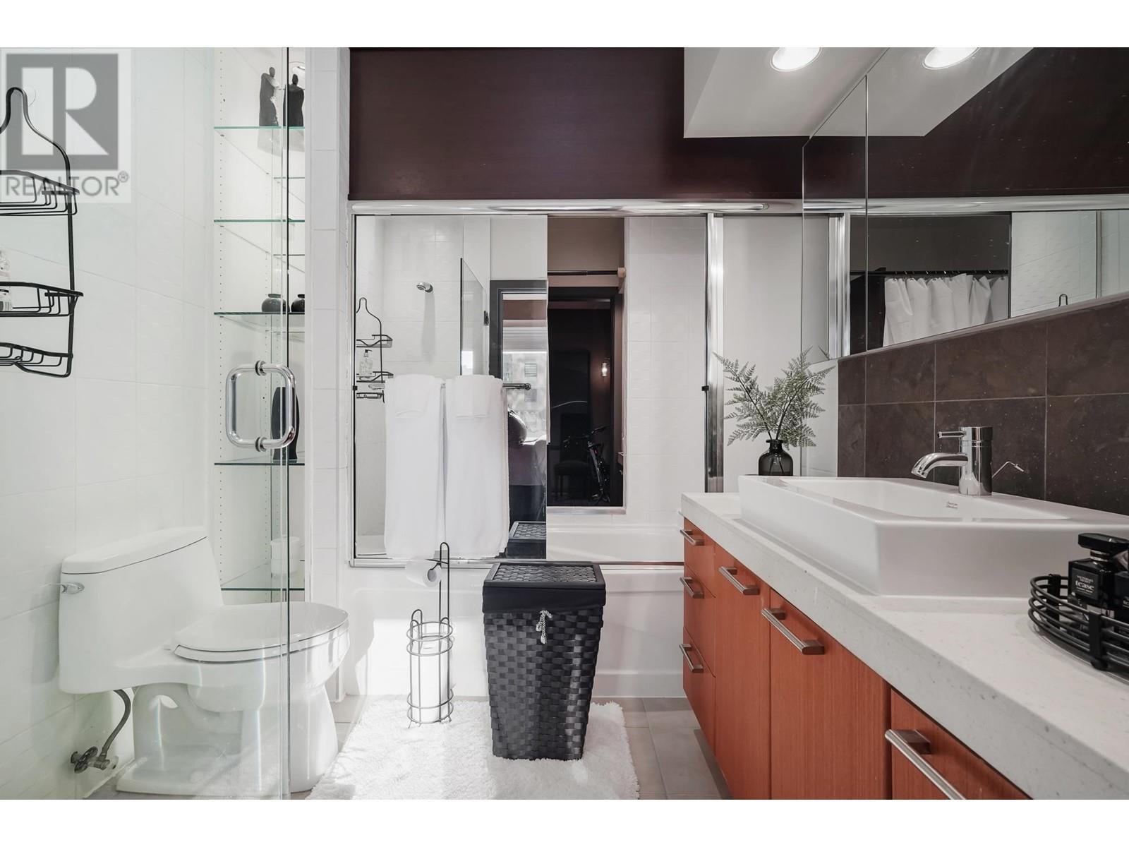 Listing Picture 14 of 23 : 809 1333 W GEORGIA STREET, Vancouver / 溫哥華 - 魯藝地產 Yvonne Lu Group - MLS Medallion Club Member