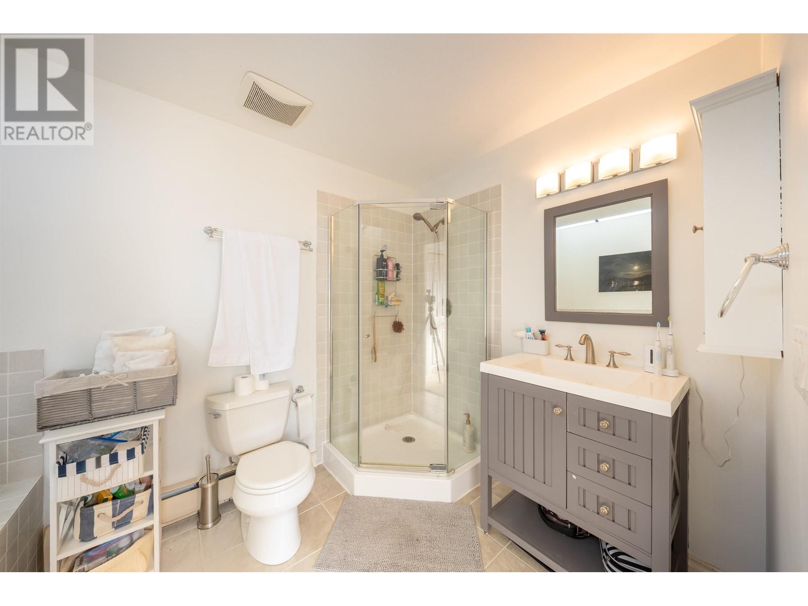 Listing Picture 27 of 38 : 3982 W 29TH AVENUE, Vancouver / 溫哥華 - 魯藝地產 Yvonne Lu Group - MLS Medallion Club Member