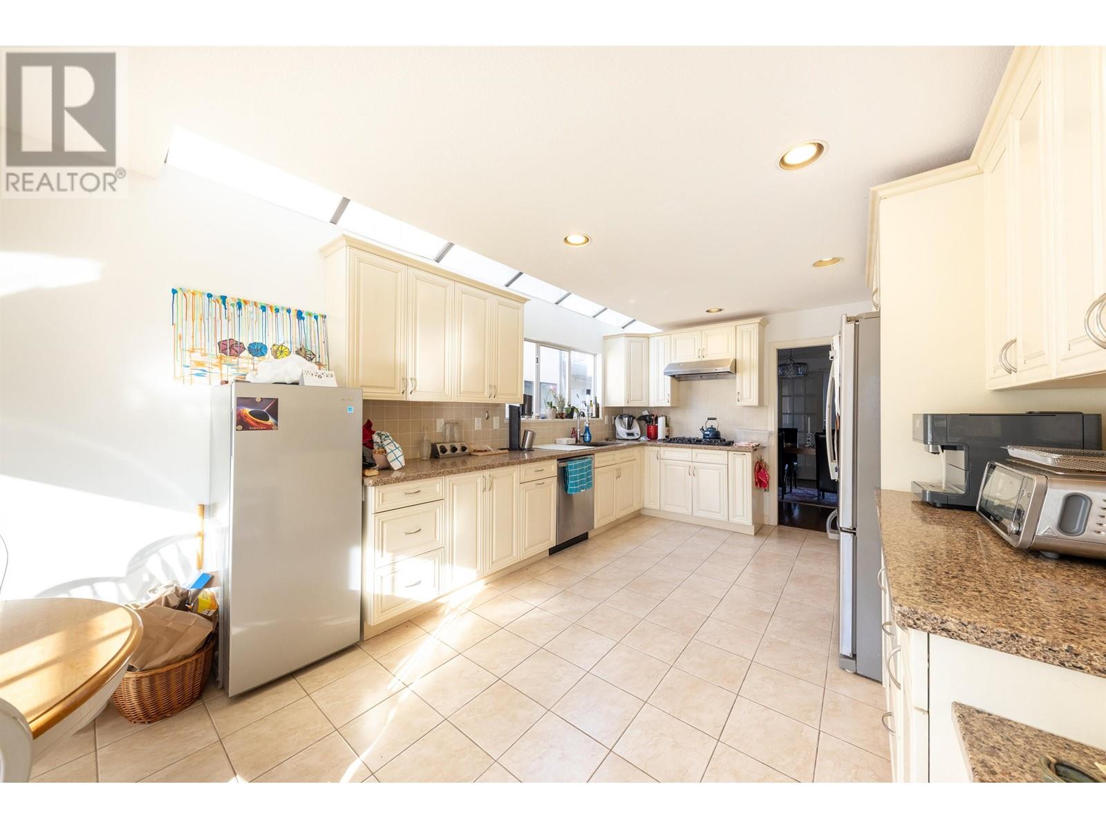 Listing Picture 13 of 38 : 3982 W 29TH AVENUE, Vancouver / 溫哥華 - 魯藝地產 Yvonne Lu Group - MLS Medallion Club Member