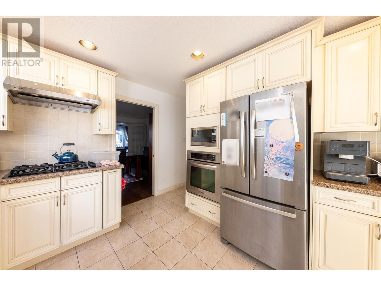 Listing Picture 18 of 38 : 3982 W 29TH AVENUE, Vancouver / 溫哥華 - 魯藝地產 Yvonne Lu Group - MLS Medallion Club Member