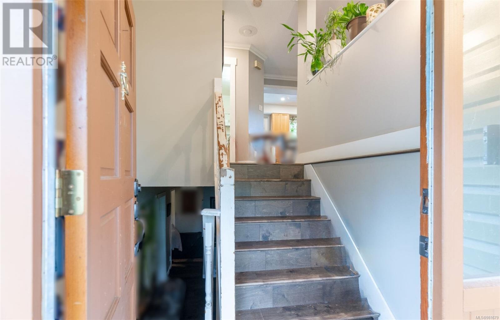 Property at 1488 Kingsview Rd image 5