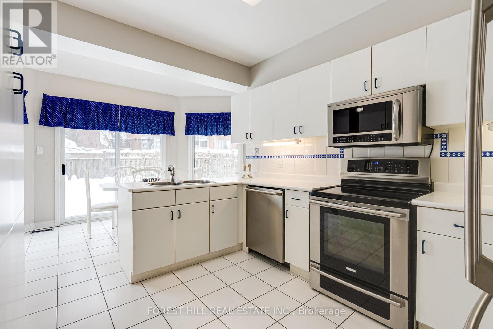 32 Loma Vista Drive, Vaughan (Beverley Glen), Ontario  L4J 7S3 - Photo 7 - N11983086