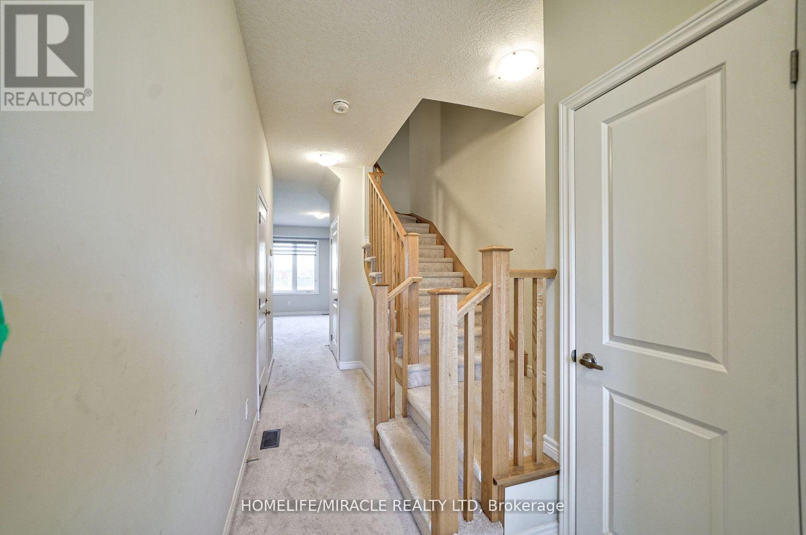 7 Genoa Drive, Hamilton, Ontario  L9B 0K1 - Photo 4 - X11983097