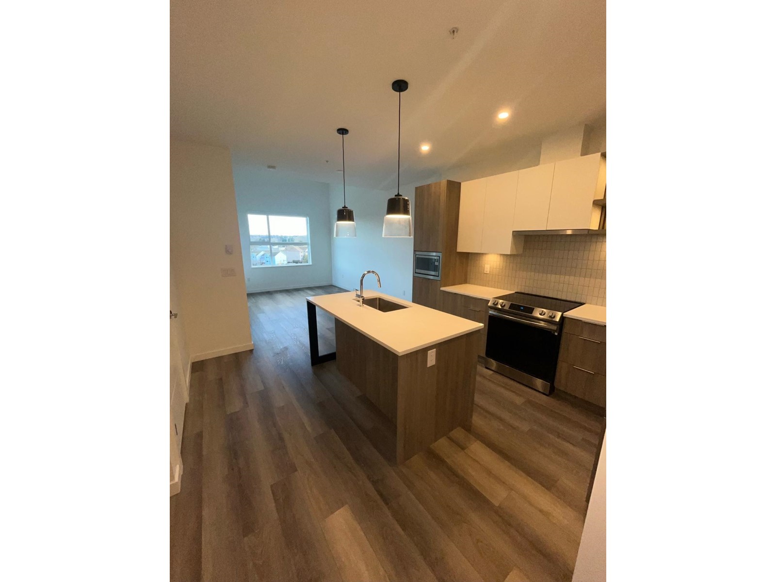 Property at 614 20695 EASTLEIGH CRESCENT image 2
