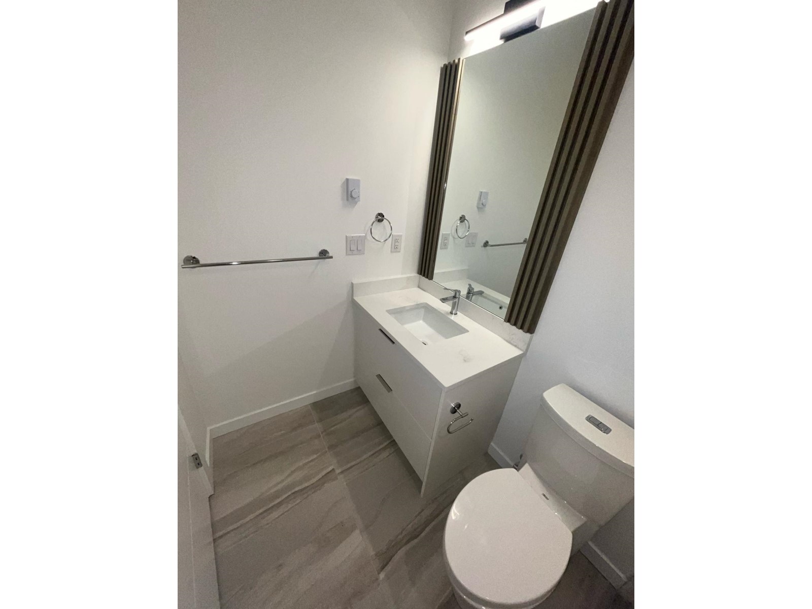 Property at 614 20695 EASTLEIGH CRESCENT image 3