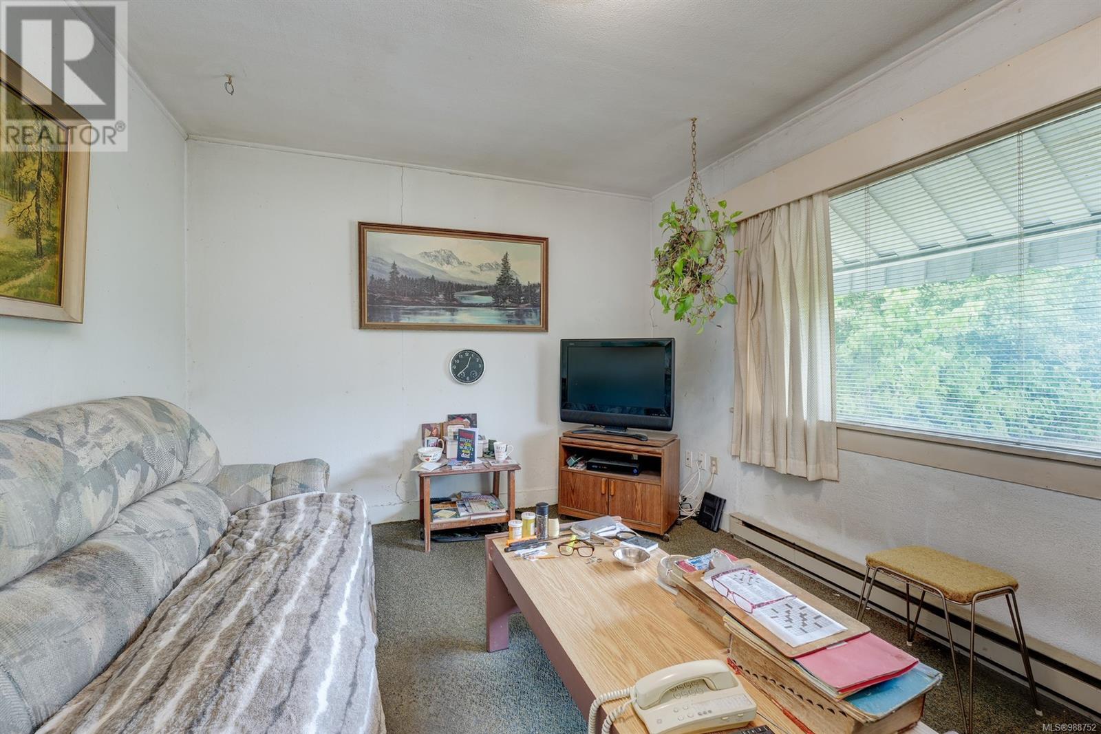 Property at 3927 Douglas St image 4