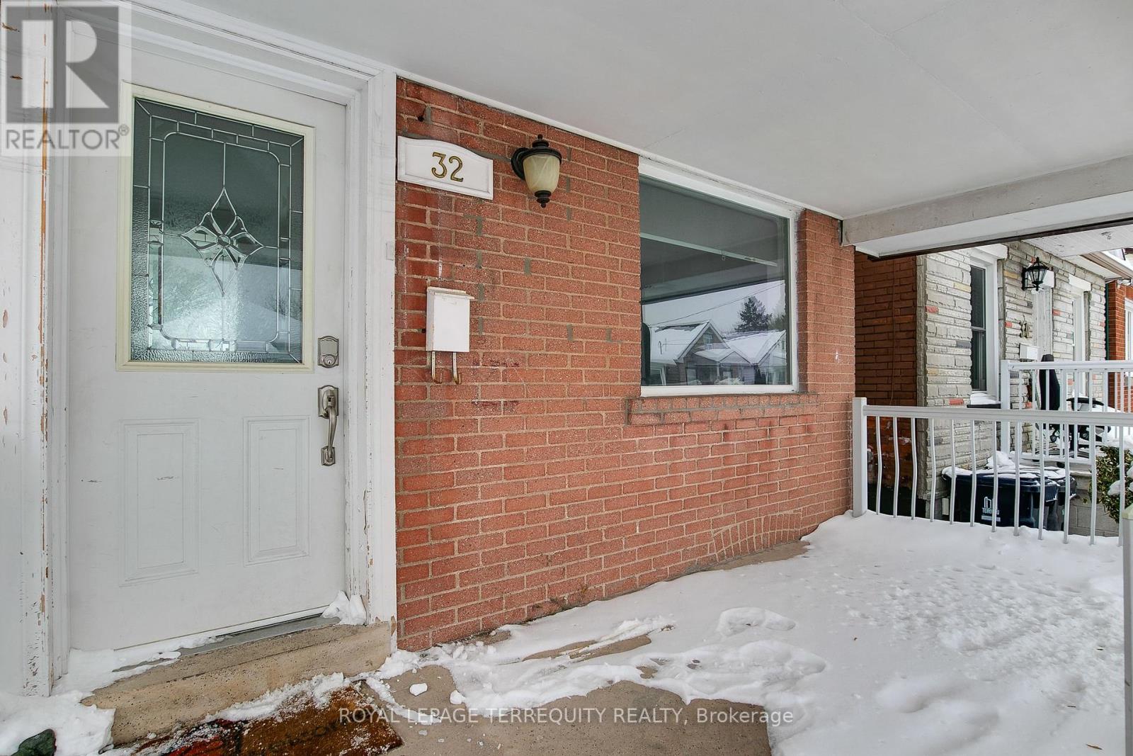 32 Beechwood Avenue, Toronto, Ontario  M6N 4T1 - Photo 4 - W11983167