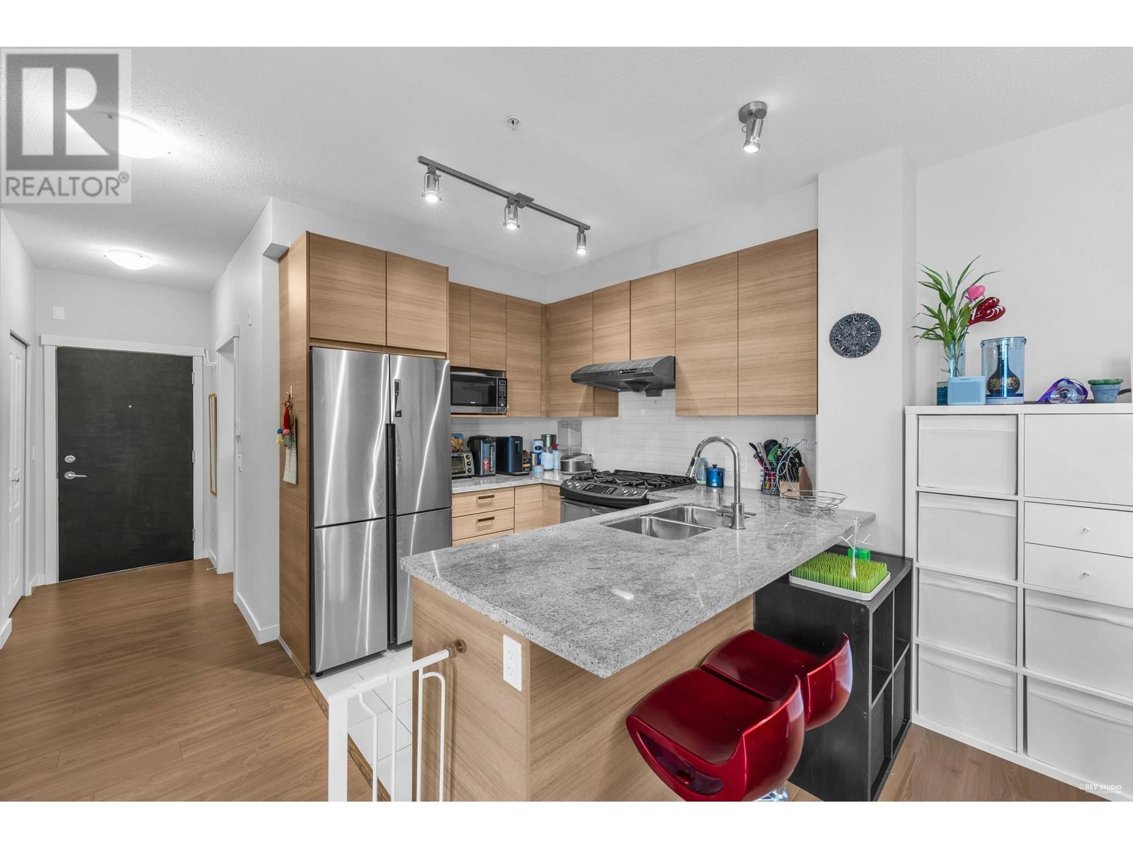 Listing Picture 8 of 39 : 317 9399 ODLIN ROAD, Richmond / 烈治文 - 魯藝地產 Yvonne Lu Group - MLS Medallion Club Member
