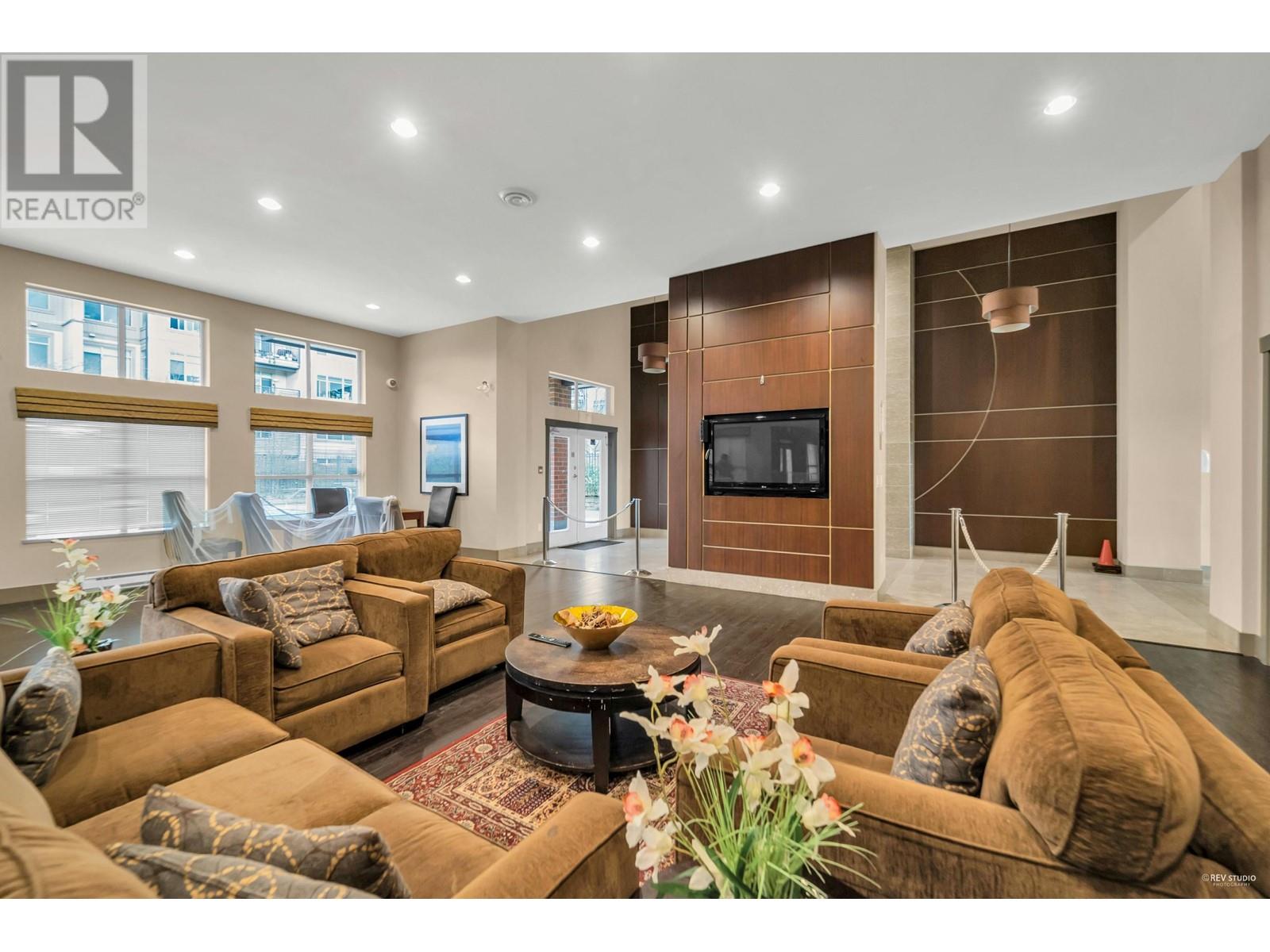Listing Picture 38 of 39 : 317 9399 ODLIN ROAD, Richmond / 烈治文 - 魯藝地產 Yvonne Lu Group - MLS Medallion Club Member