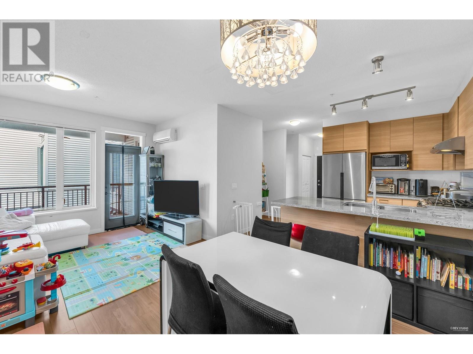 Listing Picture 11 of 39 : 317 9399 ODLIN ROAD, Richmond / 烈治文 - 魯藝地產 Yvonne Lu Group - MLS Medallion Club Member