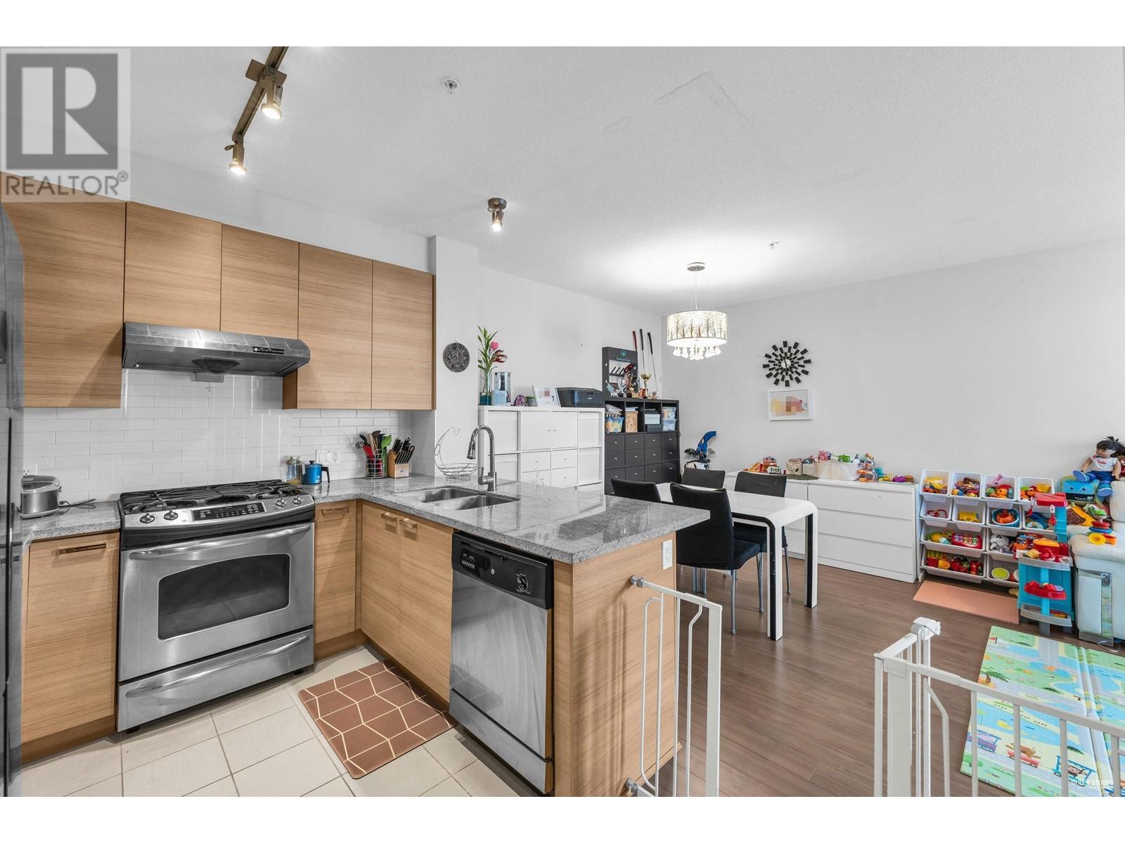 Listing Picture 6 of 39 : 317 9399 ODLIN ROAD, Richmond / 烈治文 - 魯藝地產 Yvonne Lu Group - MLS Medallion Club Member