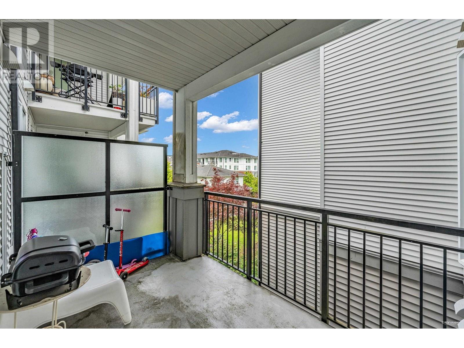 Listing Picture 17 of 39 : 317 9399 ODLIN ROAD, Richmond / 烈治文 - 魯藝地產 Yvonne Lu Group - MLS Medallion Club Member