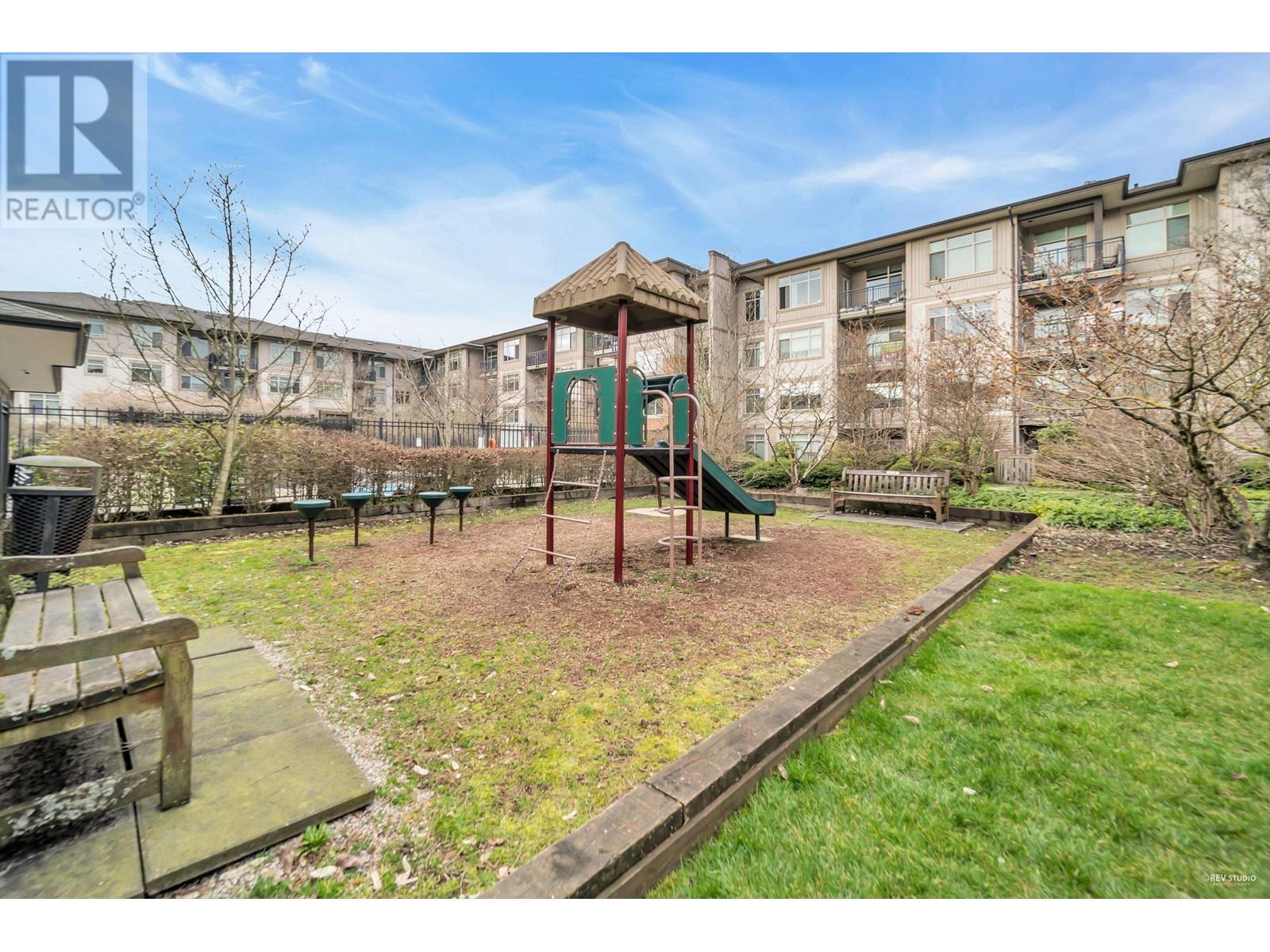 Listing Picture 35 of 39 : 317 9399 ODLIN ROAD, Richmond / 烈治文 - 魯藝地產 Yvonne Lu Group - MLS Medallion Club Member