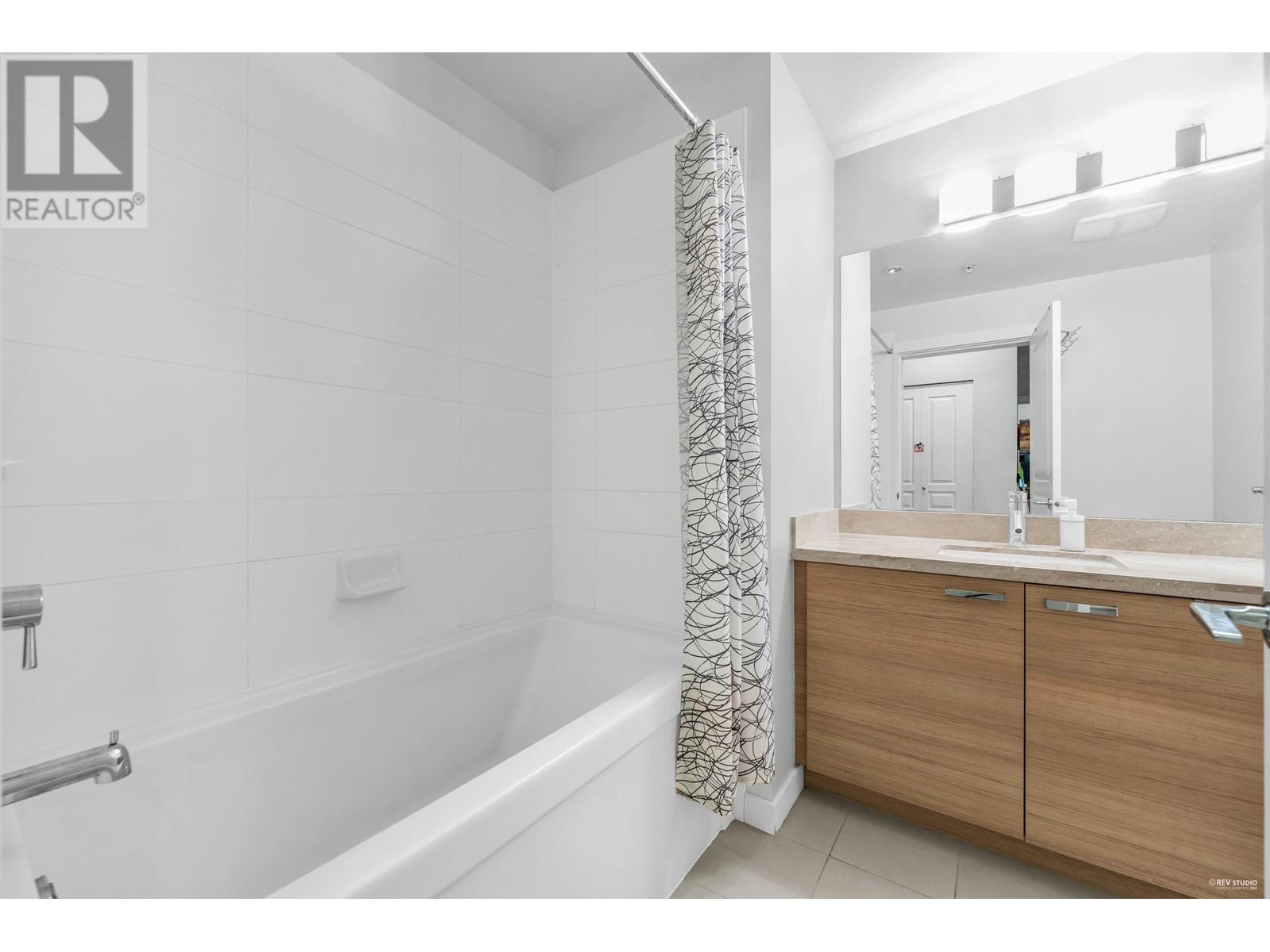 Listing Picture 25 of 39 : 317 9399 ODLIN ROAD, Richmond / 烈治文 - 魯藝地產 Yvonne Lu Group - MLS Medallion Club Member