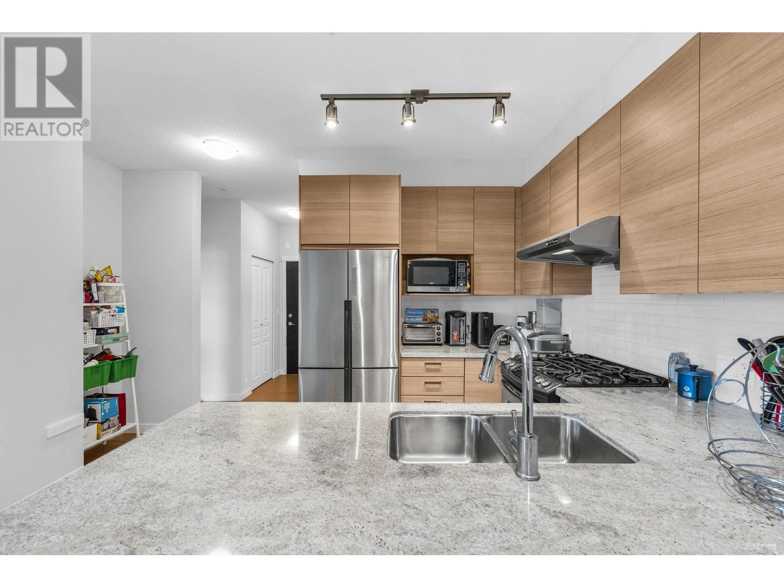 Listing Picture 9 of 39 : 317 9399 ODLIN ROAD, Richmond / 烈治文 - 魯藝地產 Yvonne Lu Group - MLS Medallion Club Member