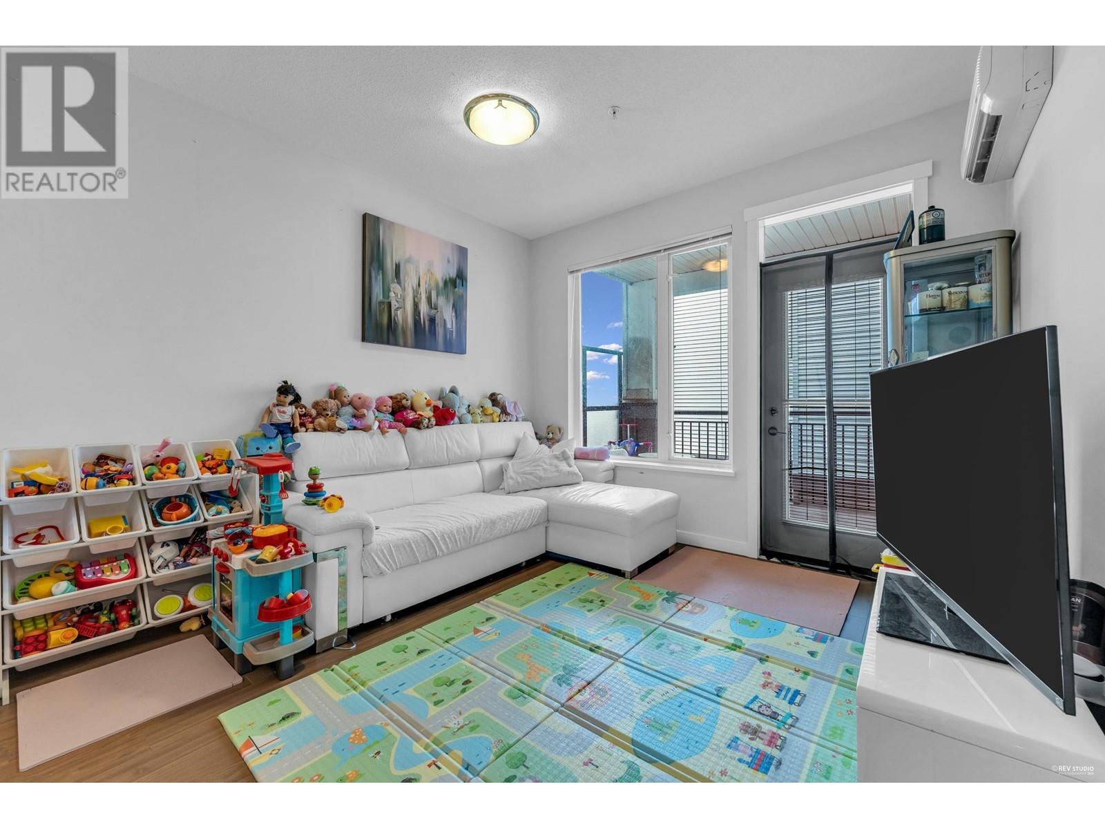 Listing Picture 2 of 39 : 317 9399 ODLIN ROAD, Richmond / 烈治文 - 魯藝地產 Yvonne Lu Group - MLS Medallion Club Member