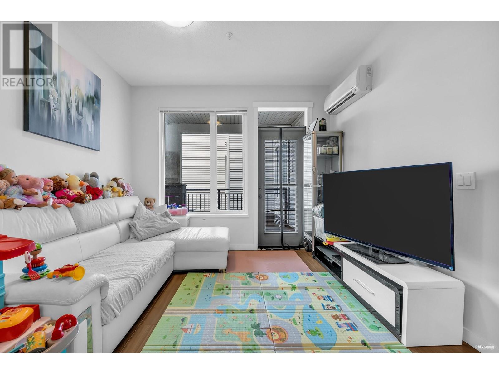 Listing Picture 13 of 39 : 317 9399 ODLIN ROAD, Richmond / 烈治文 - 魯藝地產 Yvonne Lu Group - MLS Medallion Club Member