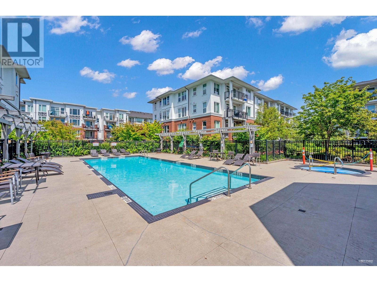 Listing Picture 31 of 39 : 317 9399 ODLIN ROAD, Richmond / 烈治文 - 魯藝地產 Yvonne Lu Group - MLS Medallion Club Member
