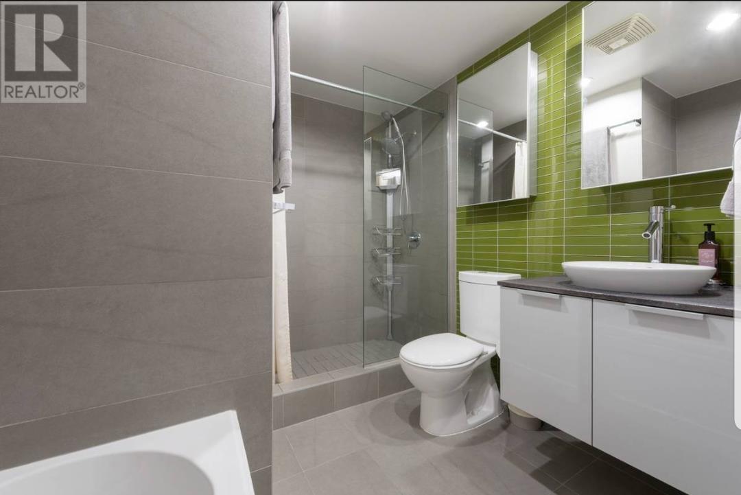 Listing Picture 8 of 17 : 2309 128 W CORDOVA STREET, Vancouver / 溫哥華 - 魯藝地產 Yvonne Lu Group - MLS Medallion Club Member