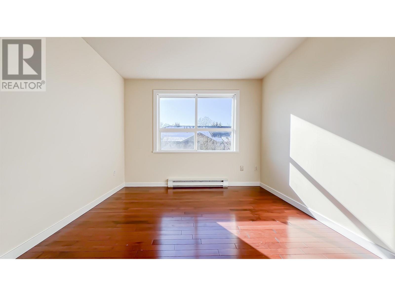 Listing Picture 10 of 24 : 213 5885 IRMIN STREET, Burnaby / 本拿比 - 魯藝地產 Yvonne Lu Group - MLS Medallion Club Member