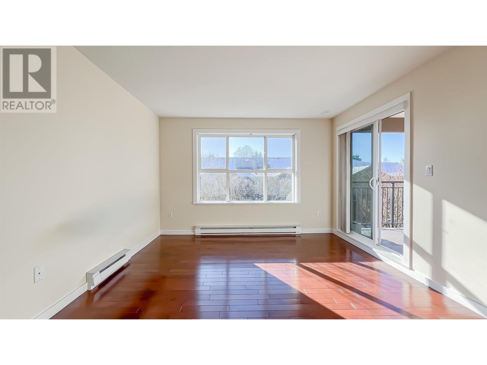Listing Picture 4 of 24 : 213 5885 IRMIN STREET, Burnaby / 本拿比 - 魯藝地產 Yvonne Lu Group - MLS Medallion Club Member