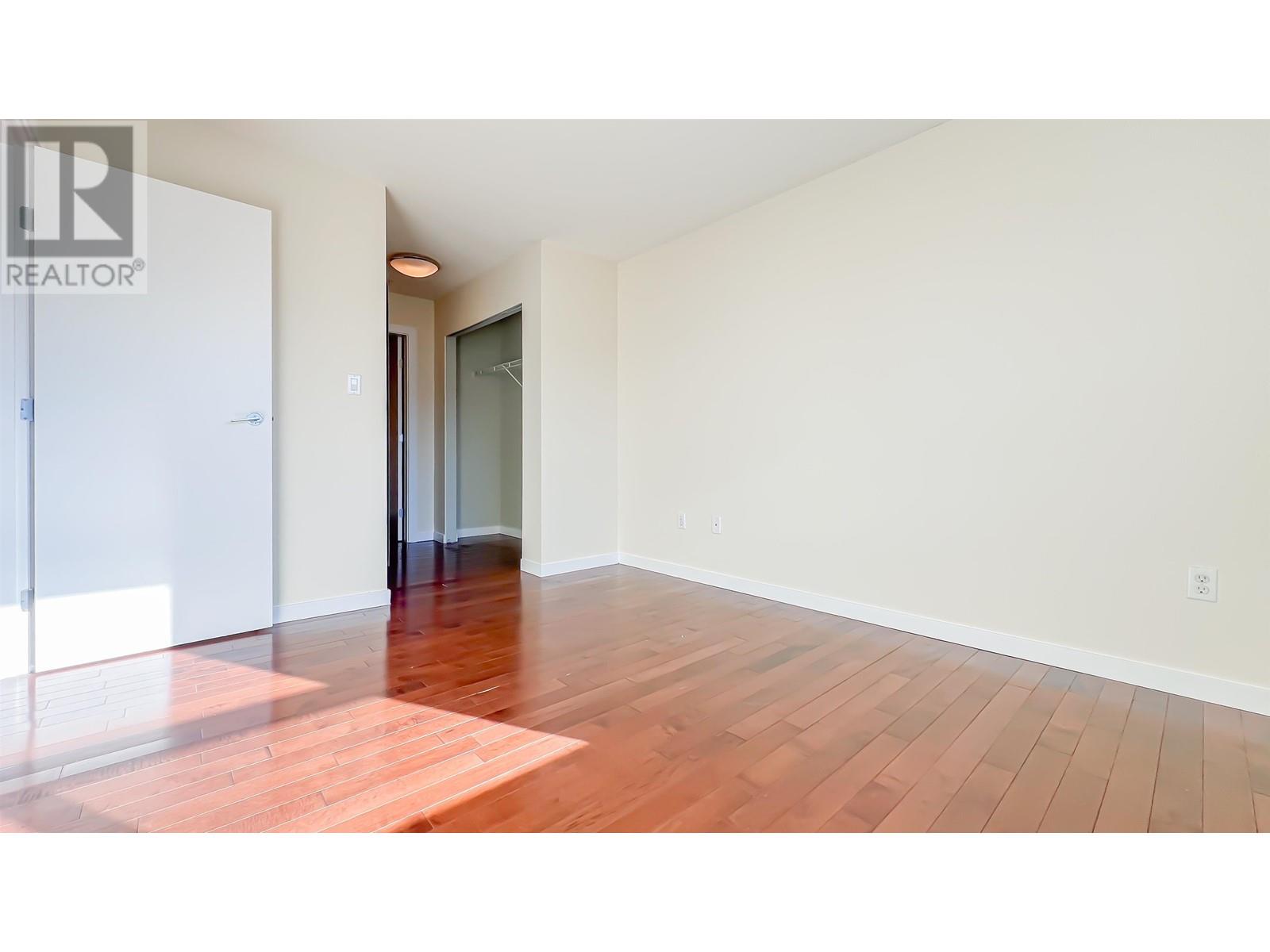 Listing Picture 11 of 24 : 213 5885 IRMIN STREET, Burnaby / 本拿比 - 魯藝地產 Yvonne Lu Group - MLS Medallion Club Member