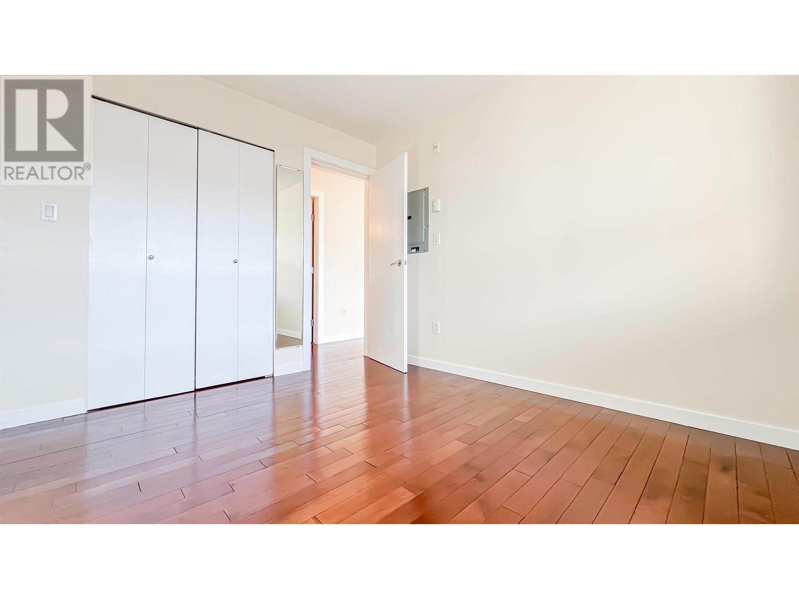 Listing Picture 15 of 24 : 213 5885 IRMIN STREET, Burnaby / 本拿比 - 魯藝地產 Yvonne Lu Group - MLS Medallion Club Member