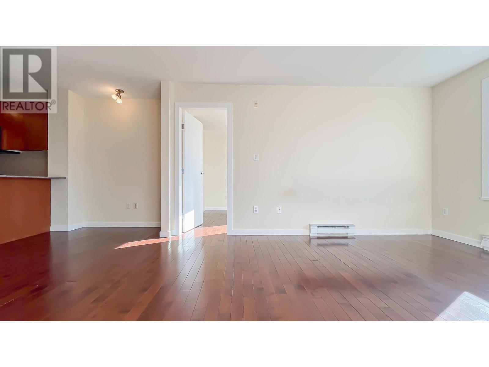 Listing Picture 6 of 24 : 213 5885 IRMIN STREET, Burnaby / 本拿比 - 魯藝地產 Yvonne Lu Group - MLS Medallion Club Member