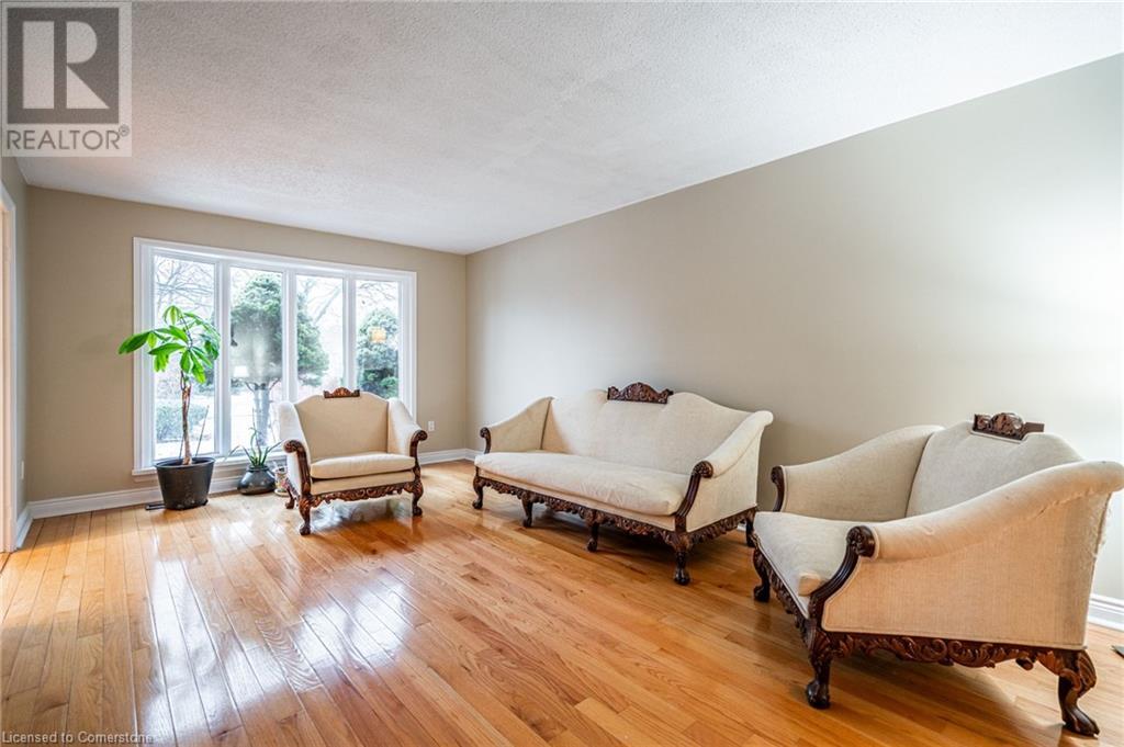 422 Mackay Court, Burlington, Ontario  L7L 5M8 - Photo 7 - 40699931