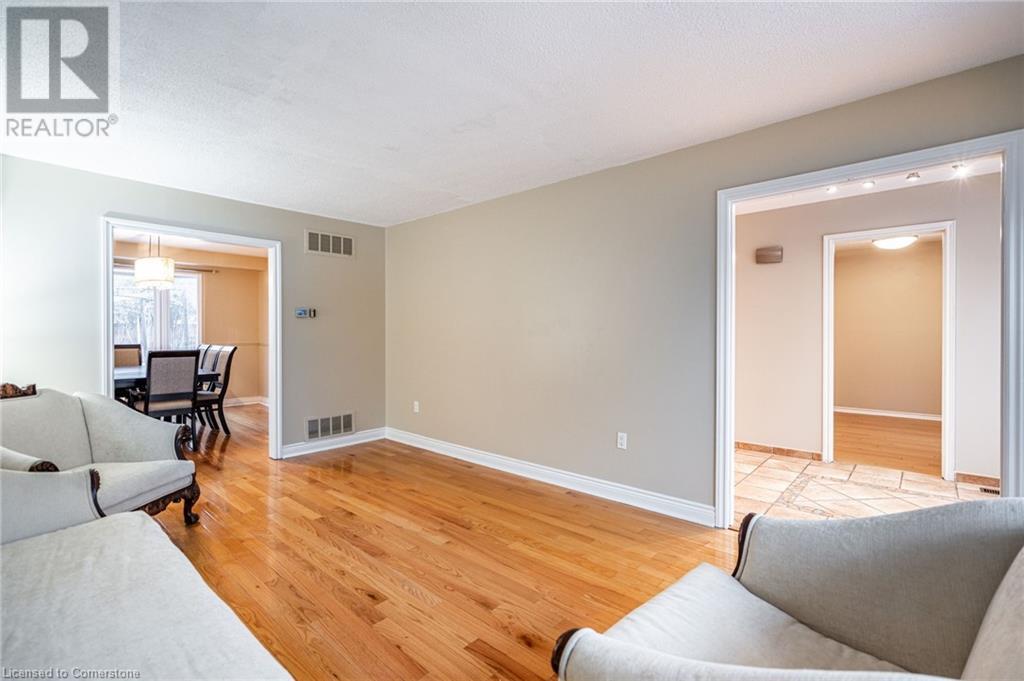 422 Mackay Court, Burlington, Ontario  L7L 5M8 - Photo 8 - 40699931