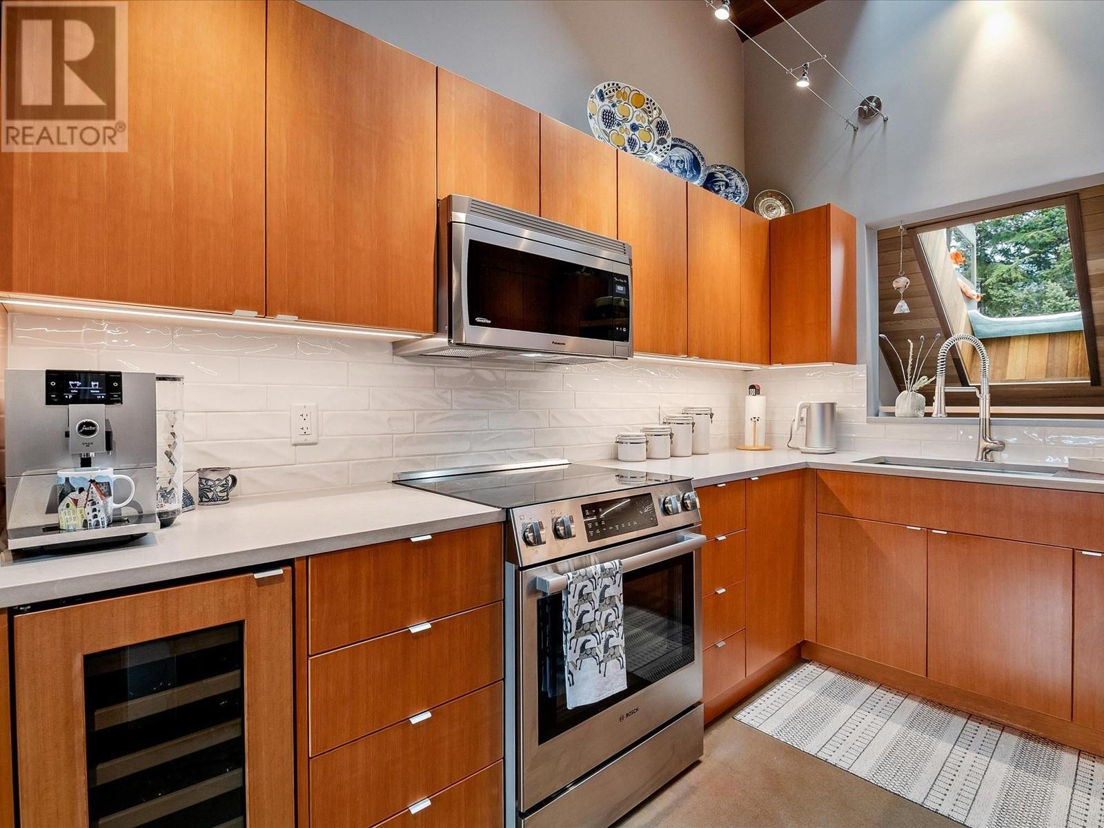 210 6117 EAGLE DRIVE