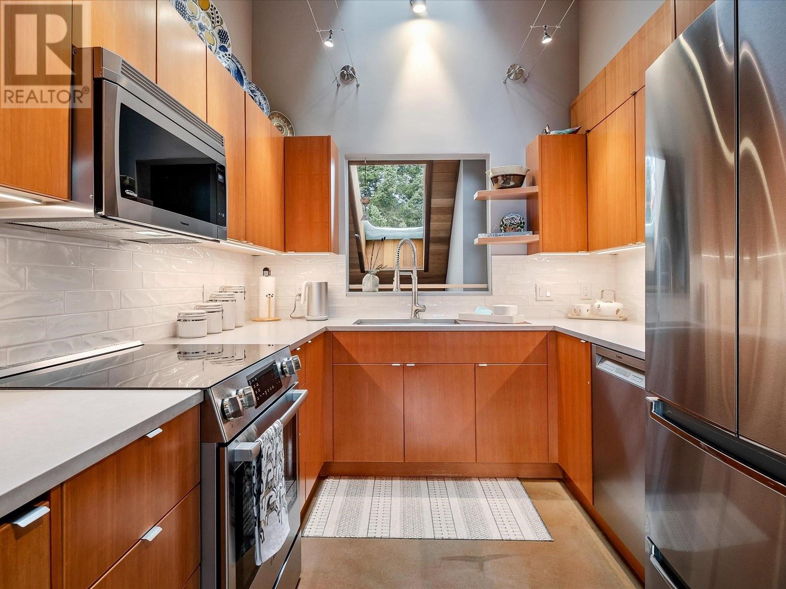 210 6117 EAGLE DRIVE