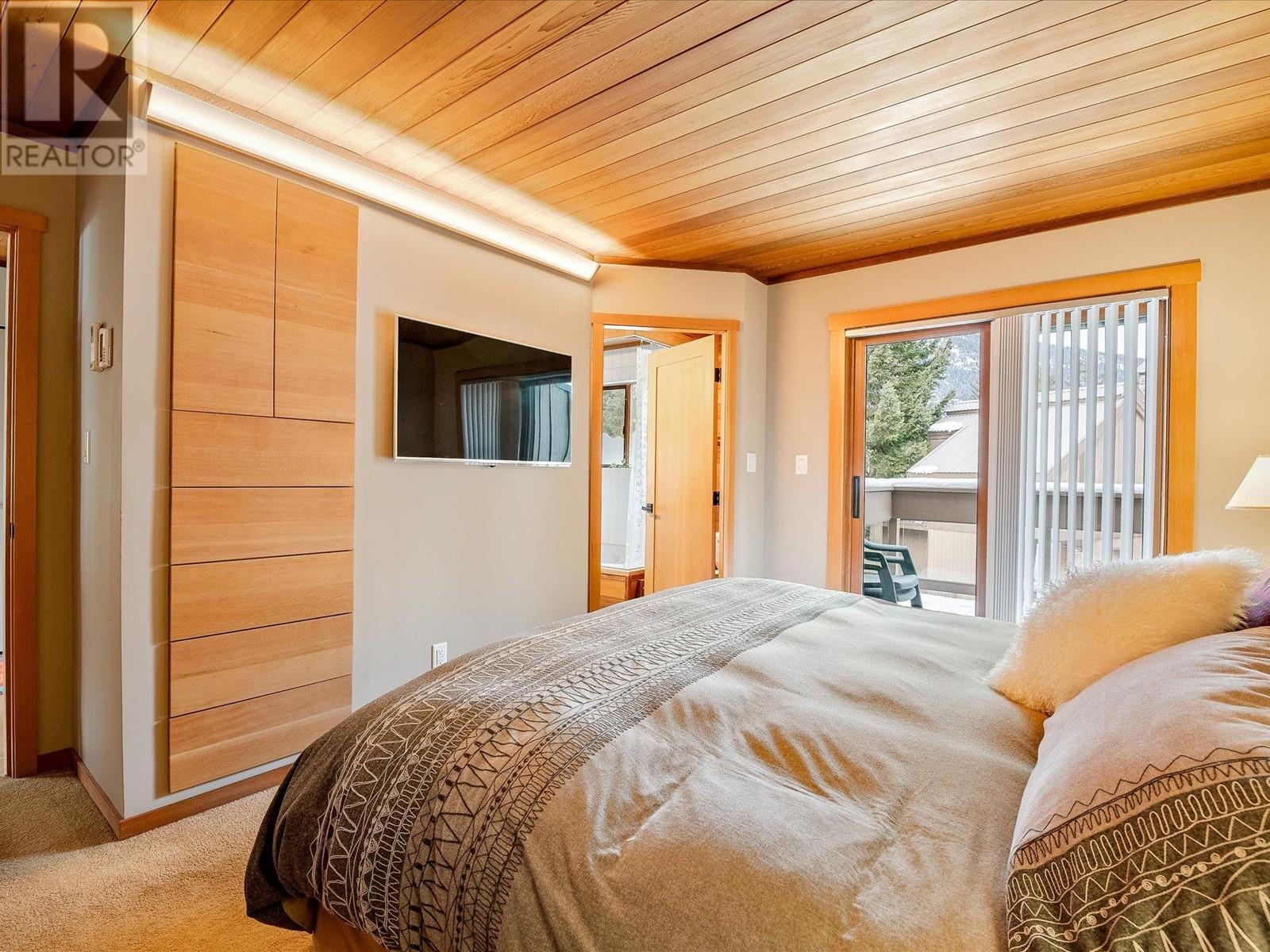 210 6117 EAGLE DRIVE