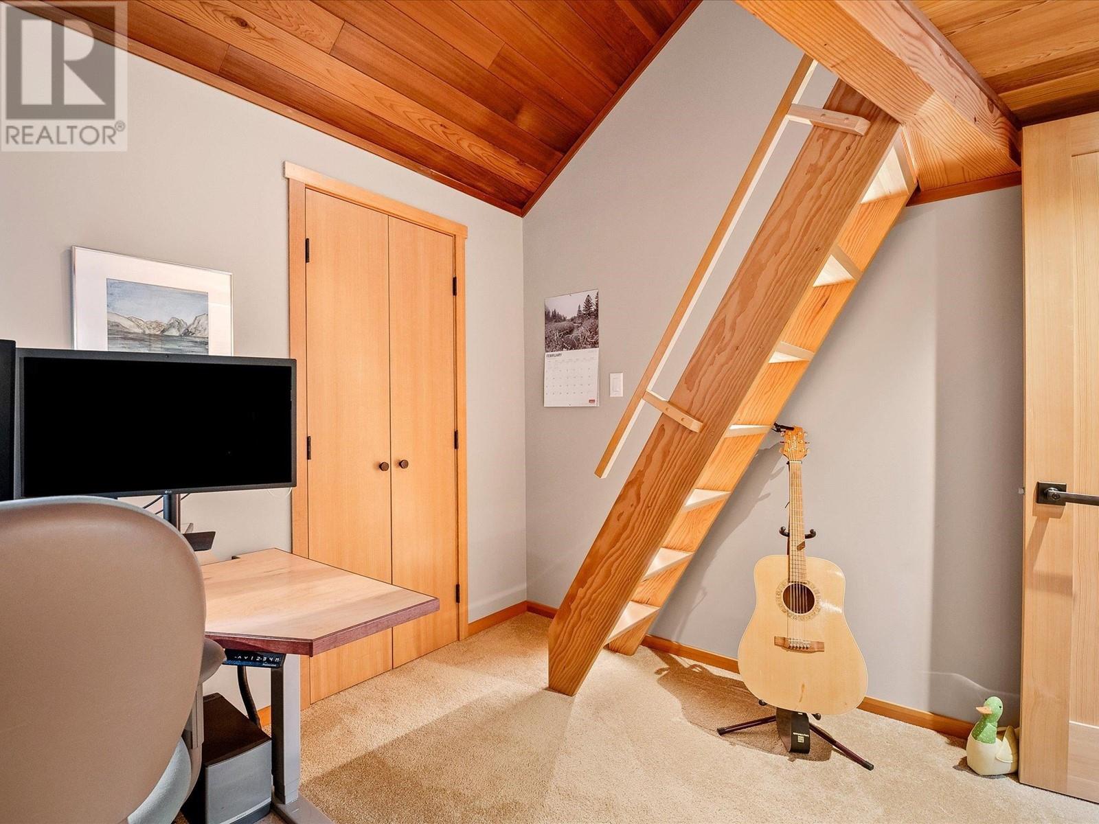 210 6117 EAGLE DRIVE