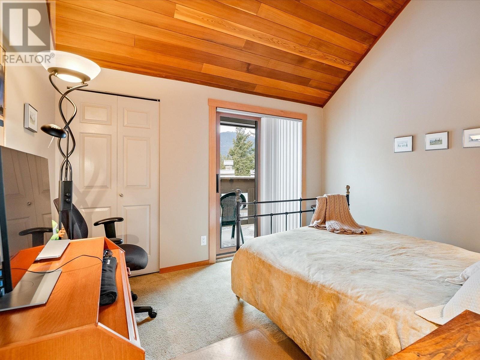 210 6117 EAGLE DRIVE