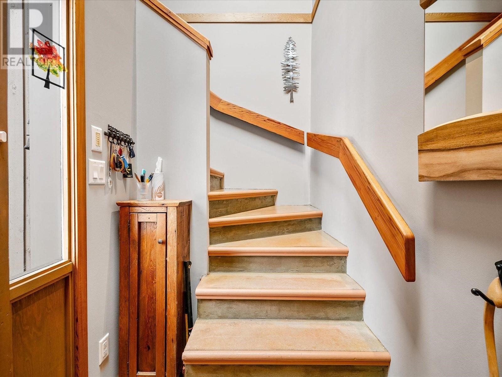 210 6117 EAGLE DRIVE