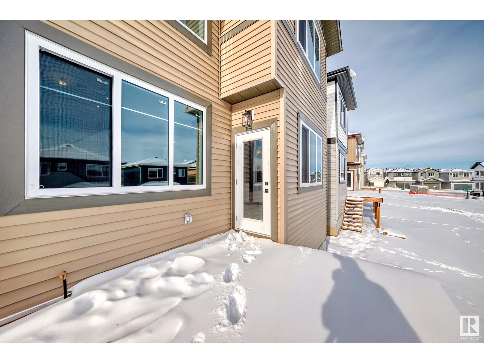 Property at 32 ASHBURY CR image 2