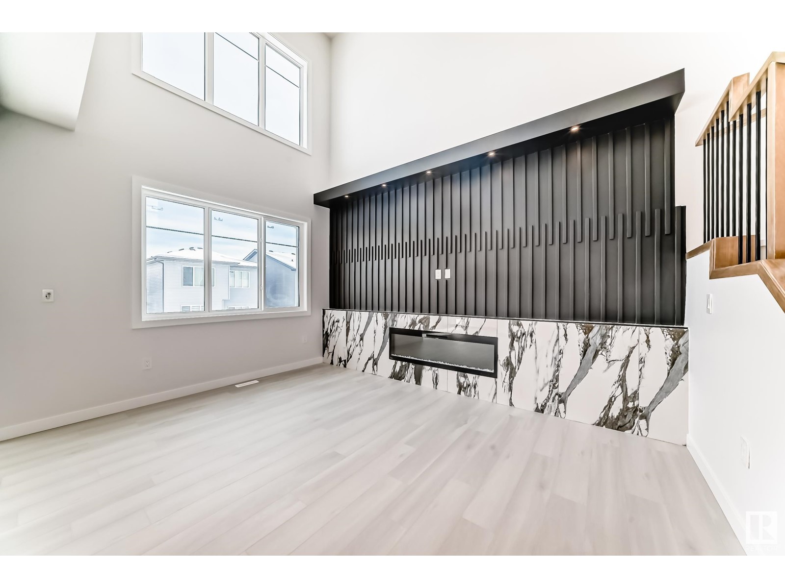 Property at 32 ASHBURY CR image 5