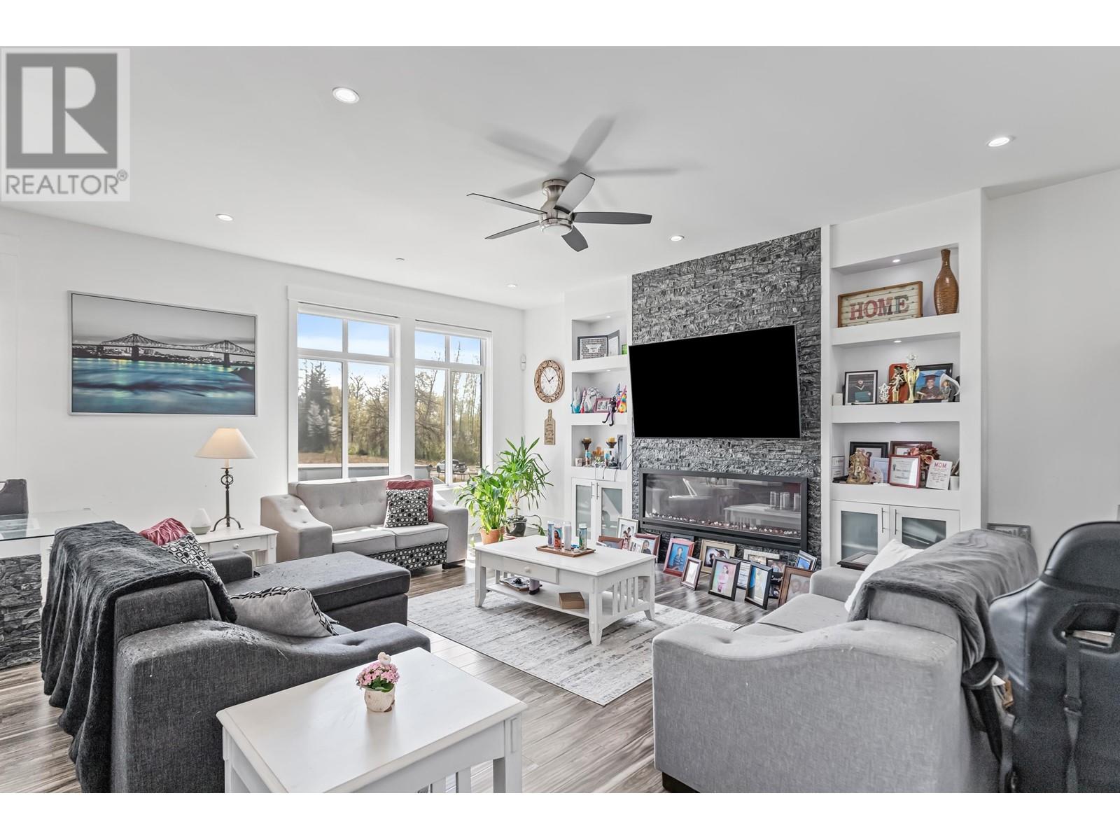 24531 Dewdney Trunk Road, Maple Ridge, British Columbia  V4R 1W9 - Photo 3 - R2966720