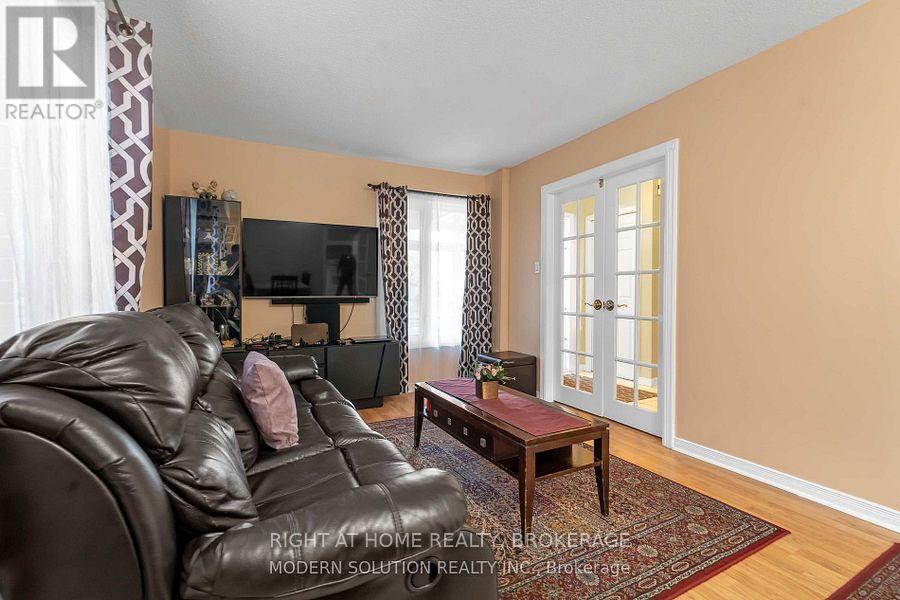 66 Aurora Place, Brampton, Ontario  L6Z 2A9 - Photo 7 - W11983306