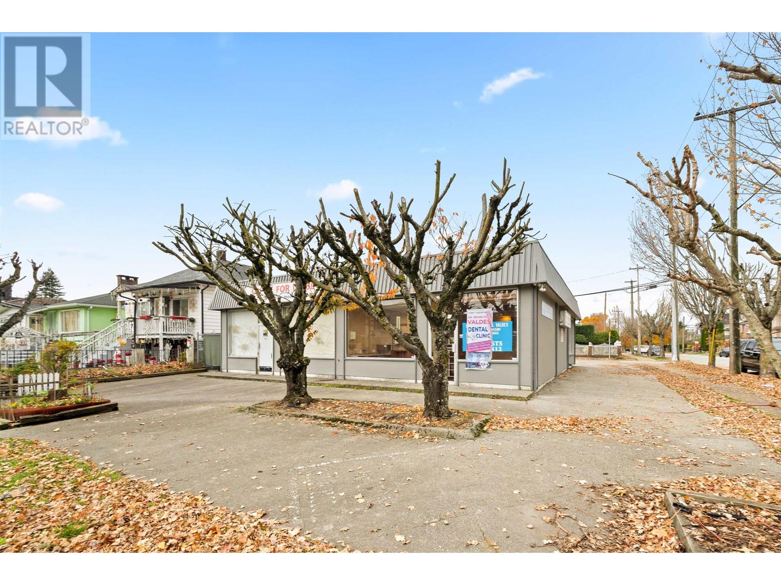 5303 Joyce Street, Vancouver, British Columbia  V5R 4H3 - Photo 4 - C8066843