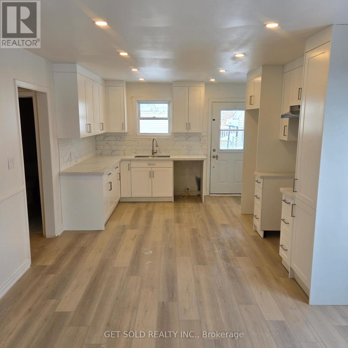 Property at 319 OXFORD STREET image 4
