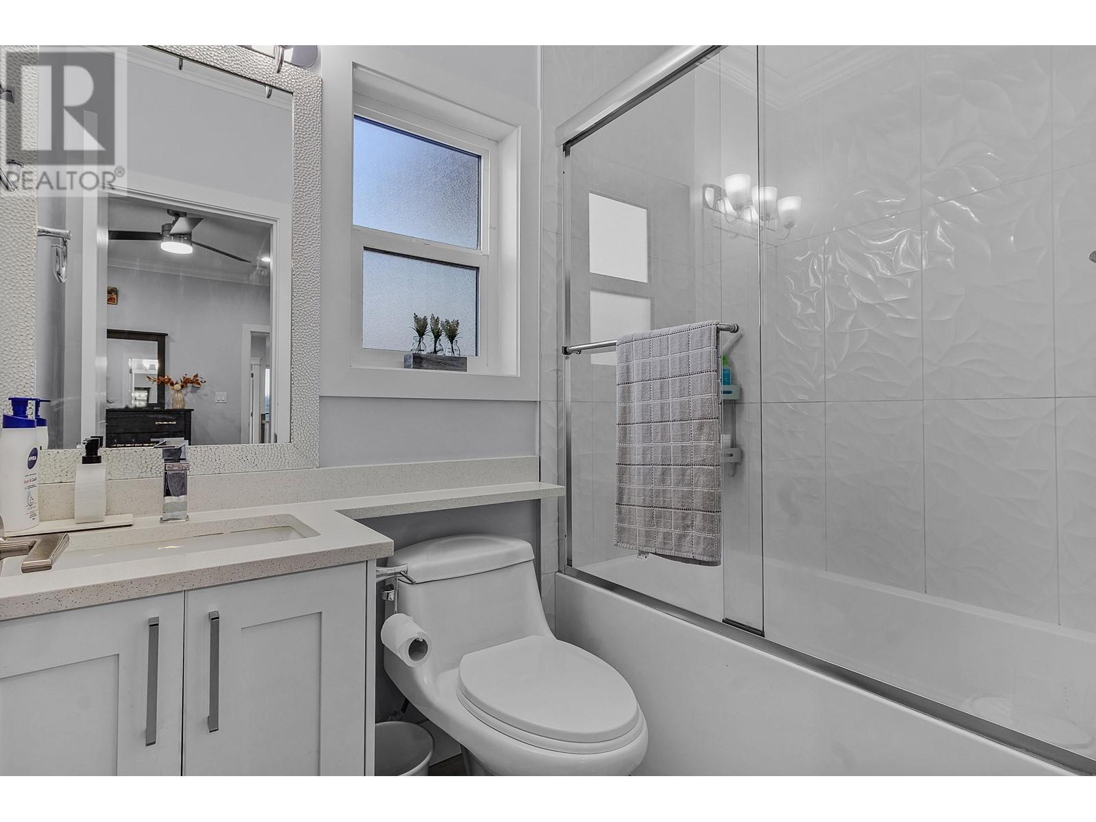 8175 10th Avenue, Burnaby, British Columbia  V3N 2S5 - Photo 13 - R2969377