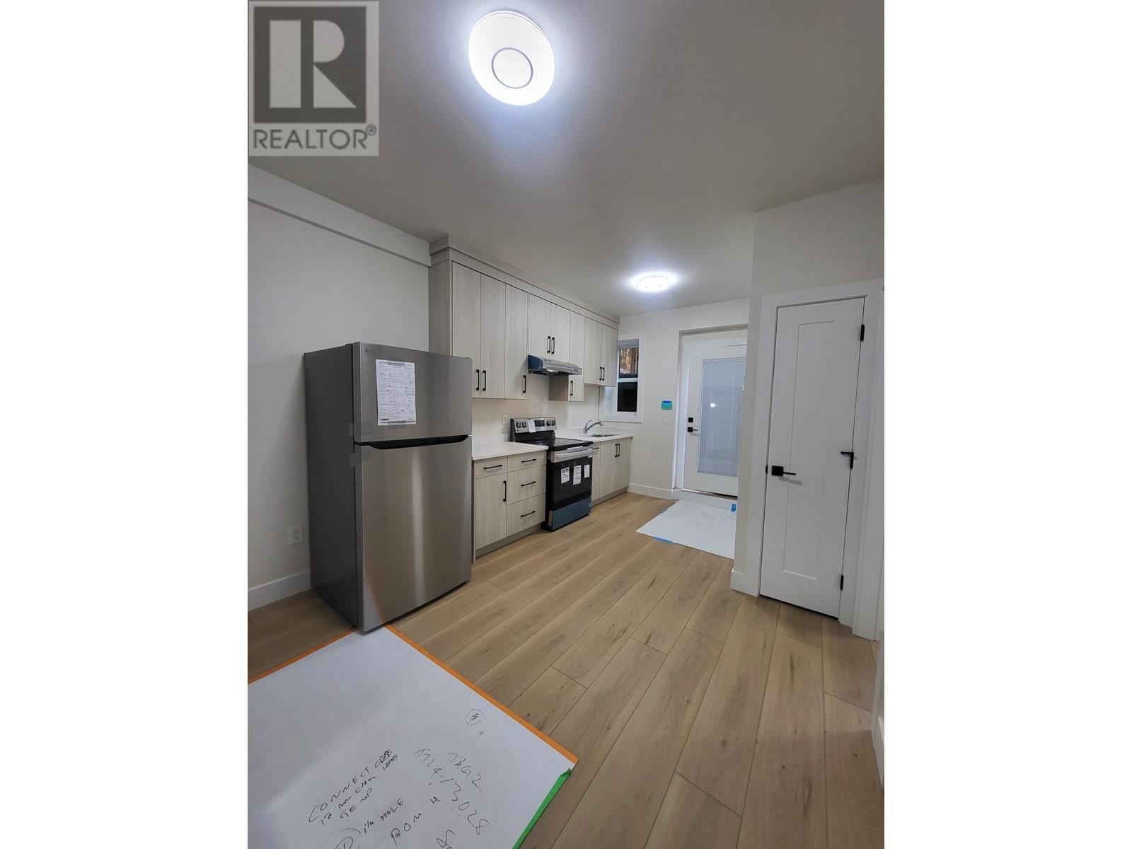 1 Bed Suite 7542 Lindrick Court, Burnaby, British Columbia  V5A 3Y5 - Photo 2 - R2952570