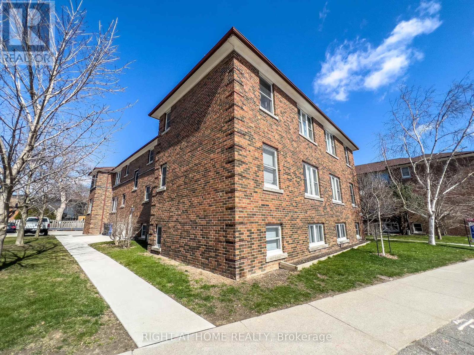 10 - 340 Lakeshore Road W, Mississauga, Ontario  L5H 1H1 - Photo 14 - W11979862