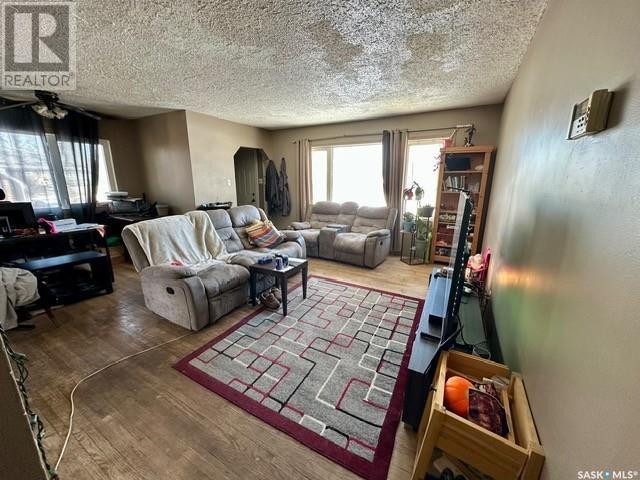 Property at 1052 Edgar STREET image 4