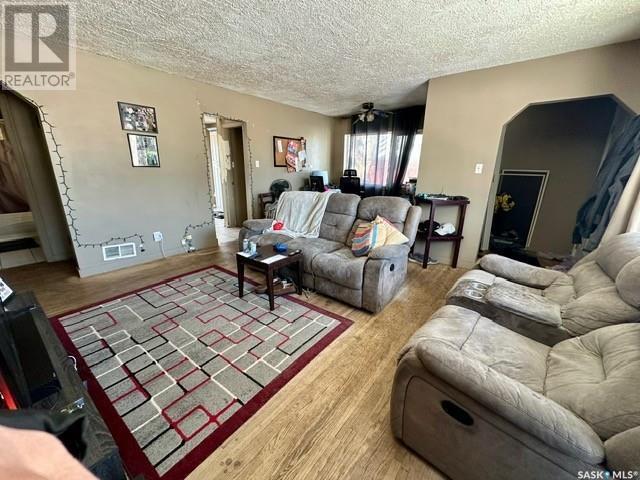 Property at 1052 Edgar STREET image 5