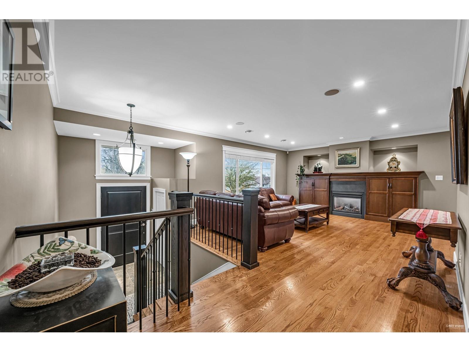 6365 Grant Street, Burnaby, British Columbia  V5B 2K7 - Photo 4 - R2969383