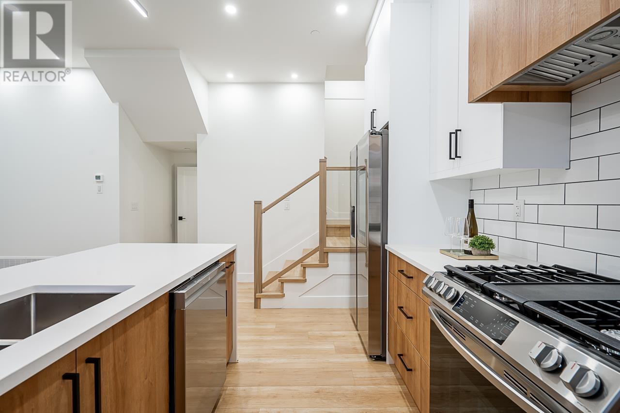 Listing Picture 11 of 39 : 1 1275 ROSSLAND STREET, Vancouver / 溫哥華 - 魯藝地產 Yvonne Lu Group - MLS Medallion Club Member